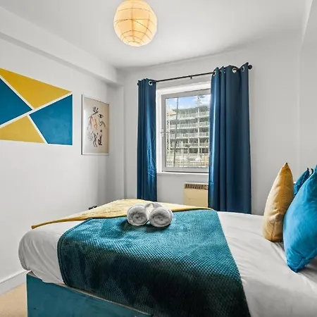 Enchanting Abode -sleeps 6 * Bristol