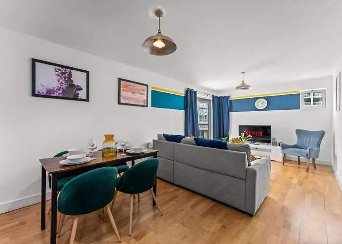 Enchanting Abode -sleeps 6 Bristol