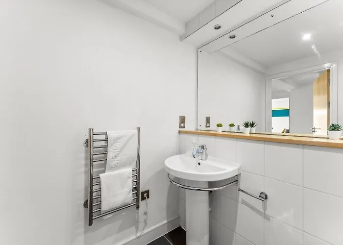 Enchanting Abode -sleeps 6 * Bristol