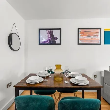 Enchanting Abode -sleeps 6 Appartement