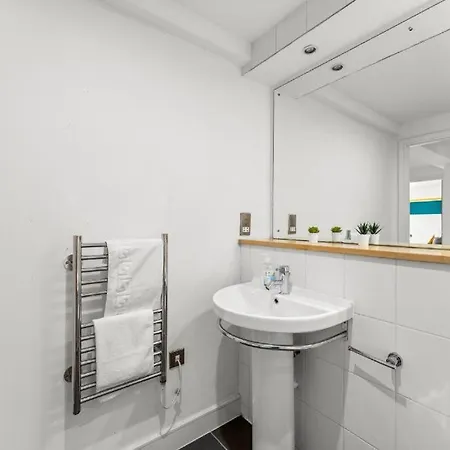 Enchanting Abode -sleeps 6 * Bristol