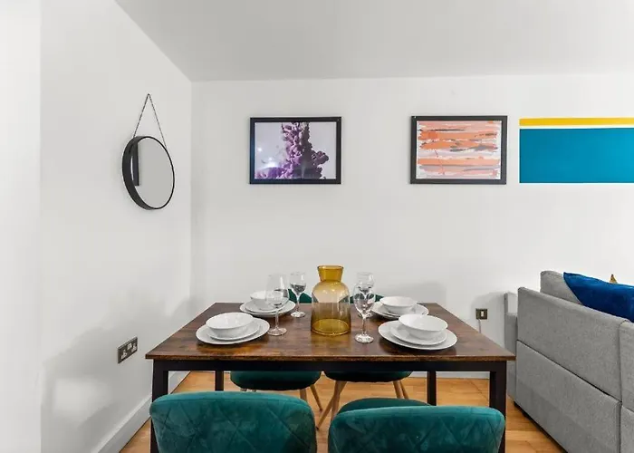 Enchanting Abode -sleeps 6 Apartman