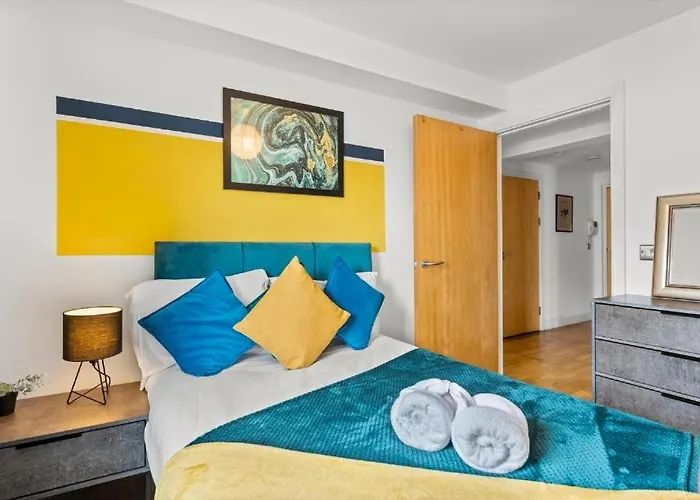 Apartment Enchanting Abode -sleeps 6 Bristol